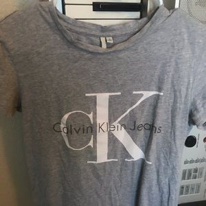 Calvin Klein grey t-shirt / woman’s /size small